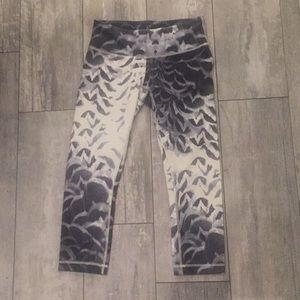 Size 6 lululemon capris